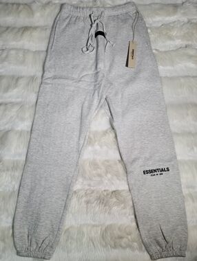 Fear of God Essentials Sweat Pants Light Oatmeal Men Small NEW